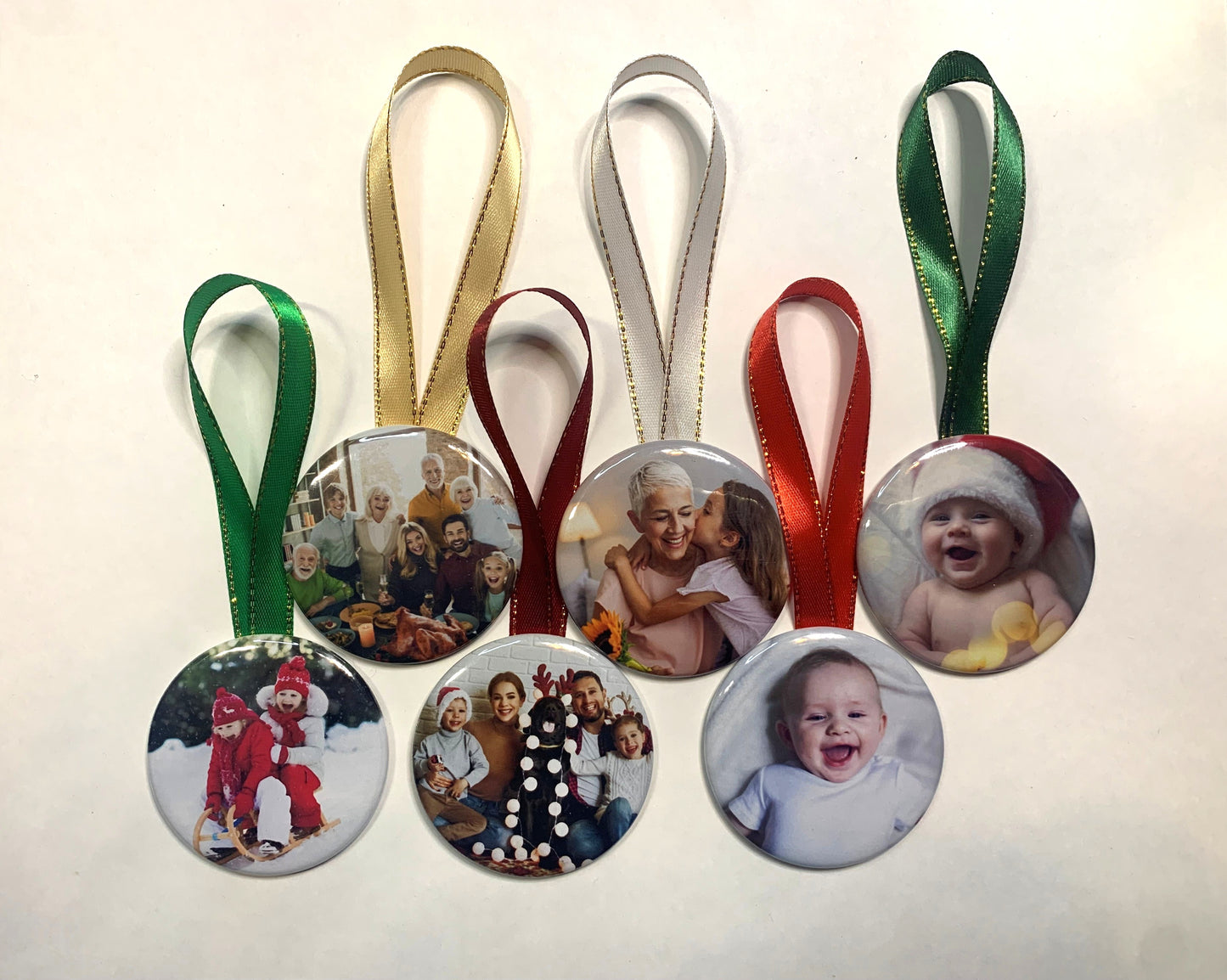 Christmas ornament 2.25" round - Gold trim